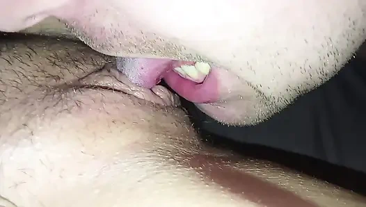 Облизываю тебя с страстью