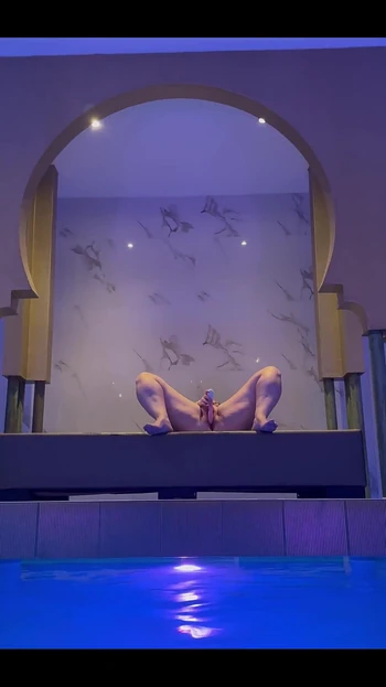 I Was so Horny in This Spa That I Had to Play with Myself