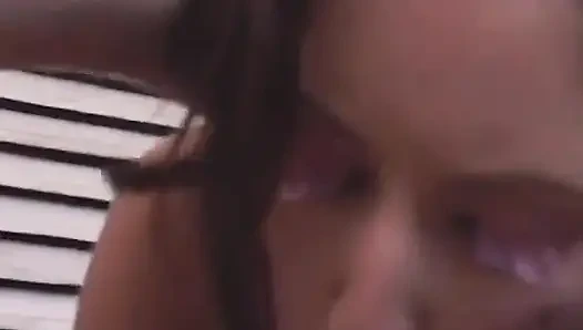 Она симпатичная французская тинка, которой трахнули в ее тугую задницу