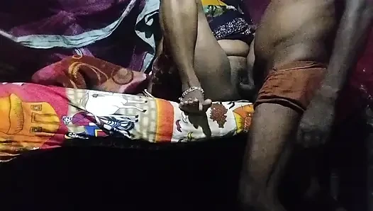 Chor ne chori karane aaya to bhabhi ne chor se boor chodane laga