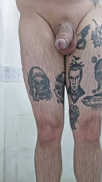 Chubby uhvaćen kako pod tušem