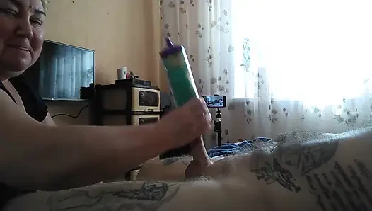 Bantuin aku crot dengan ngocok kontolku.