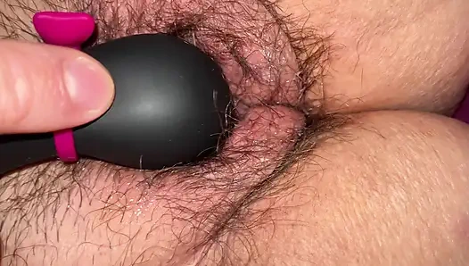 Istri gemuk dengan berbulu lagi asik muasin memeknya sampai orgasme ehefrau24