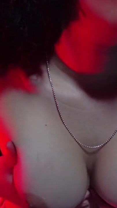 Moment palpitant de « la collection de filles sexy aux gros seins naturels »
