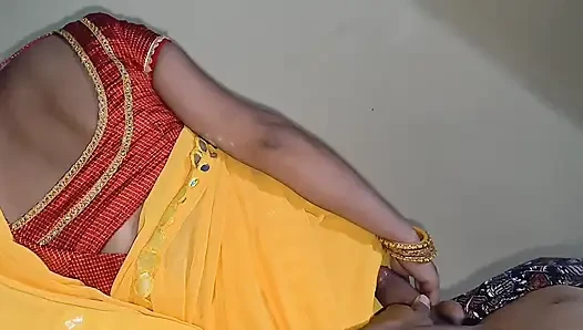 Симпатичная Saree бхабхи шаловлива со своим шурином за любовь и жесткий анальный секс