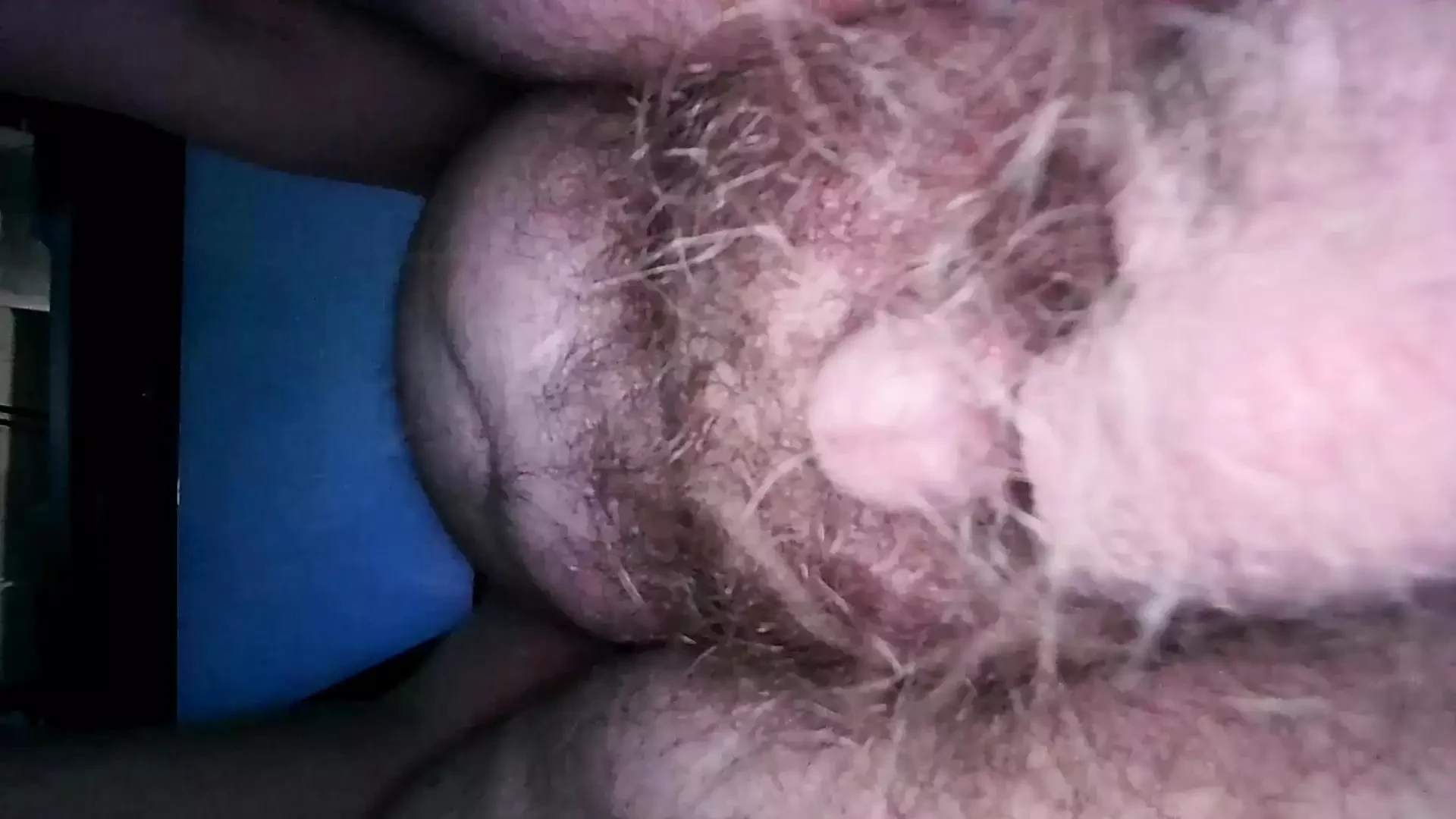 Eu novamente disciplino as pessoas com tesão com meus pés, bunda e bolas