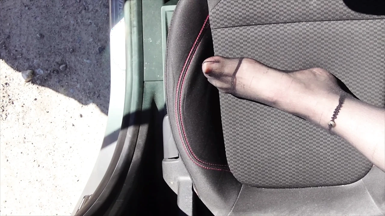 Feet of Nylonjunge in Pantyhose in Car