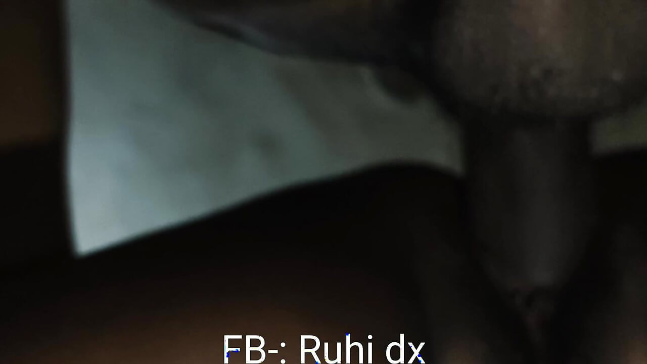 Kapde badalte waqt apni bahen ko dekha aur usne bula ke sex kiya
