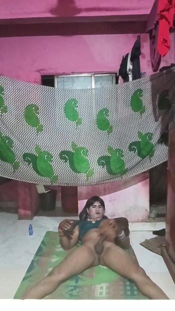 Emotivni trenutak iz "Madhuri bhabhi aj land ka pani likali"
