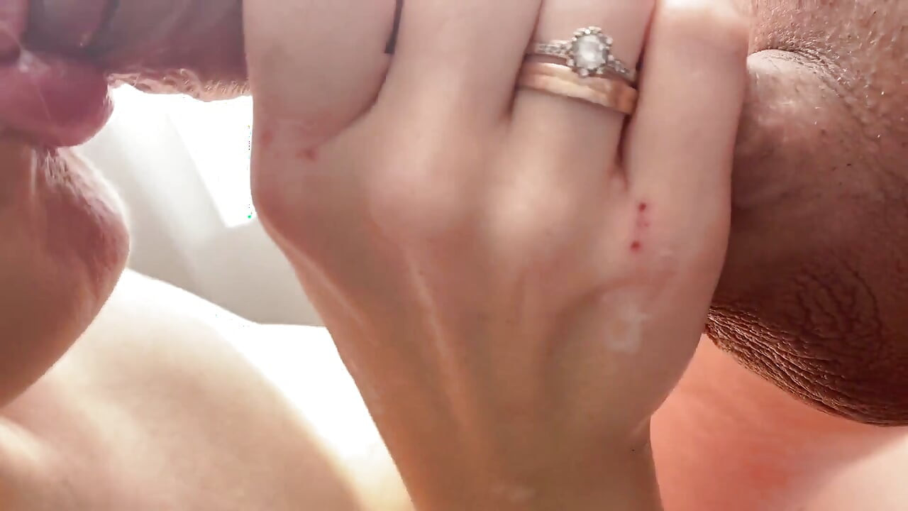 She gives a blowjob on the balcony in a Dubai hotel. cumshot on her breasts