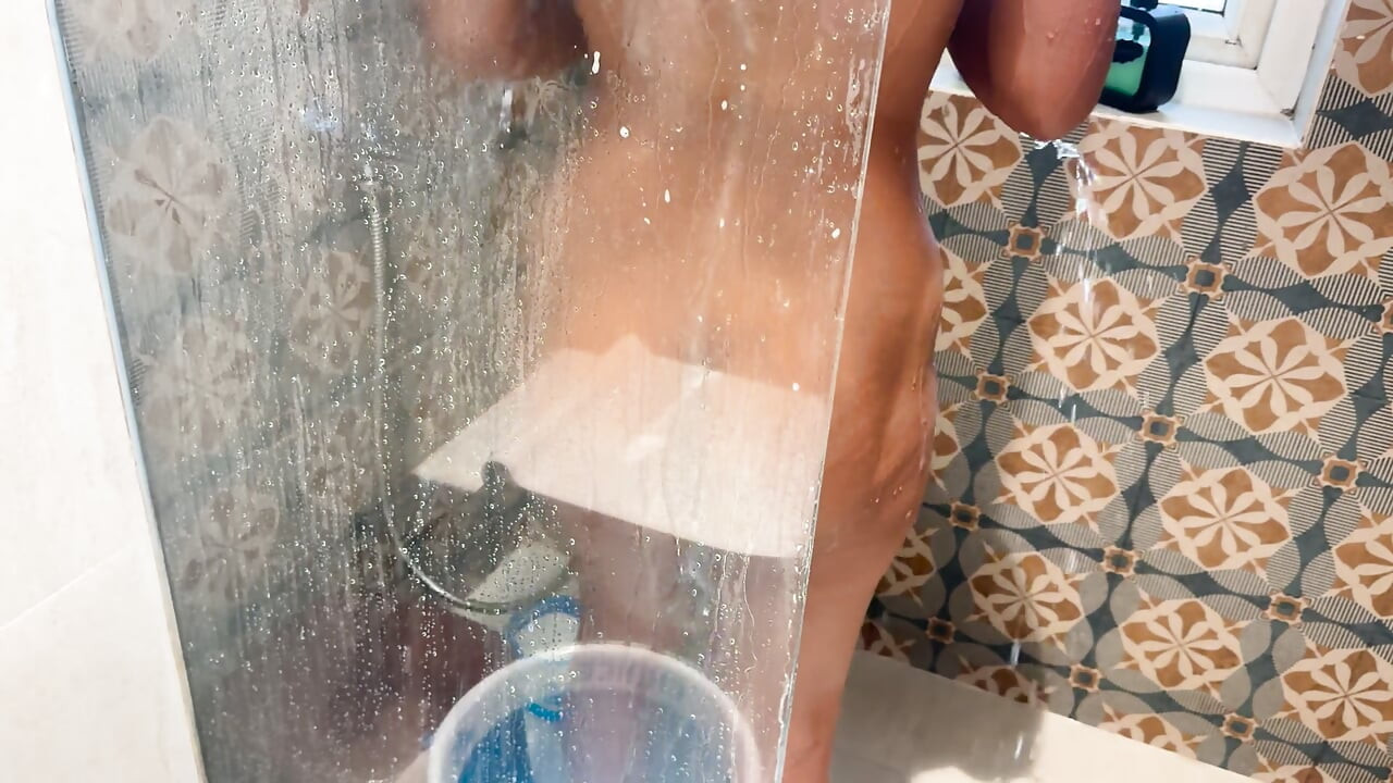 Dusche mit schwester eines freundes, nackt