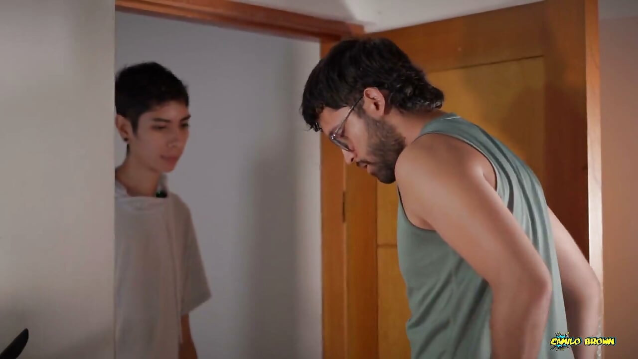 I Have No Cash so Delivery Guy Magic C Gets with My Big Stepdaddy Ass - Bareback Creampie Pushout
