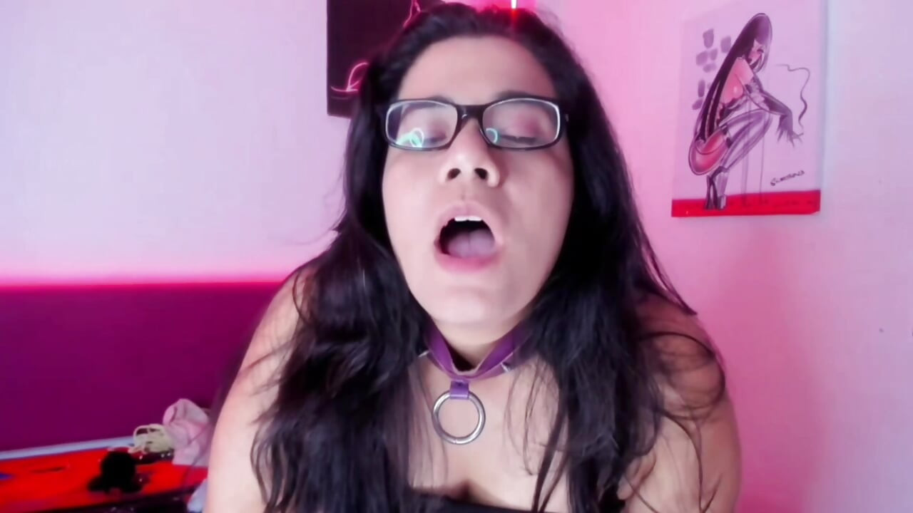 I show you my ass and I put a dildo in my vagina