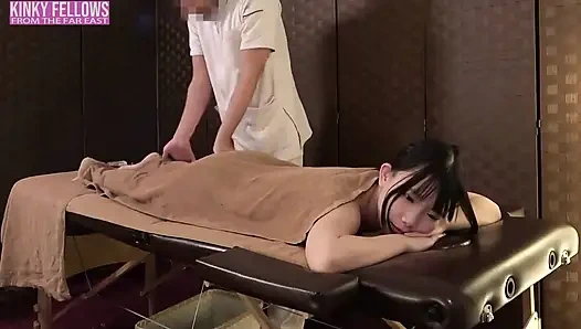 Shy Peak, masum bir müşterinin derin, beklenmedik bir heyecana dönüşmesiyle ortaya çıkıyor