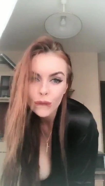 Sexy lady dancing naked on webcam