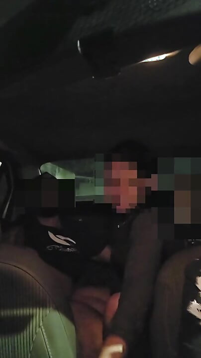 Am găsit un bărbat într-o piață publică, m-a futut în fața cuckold-ului