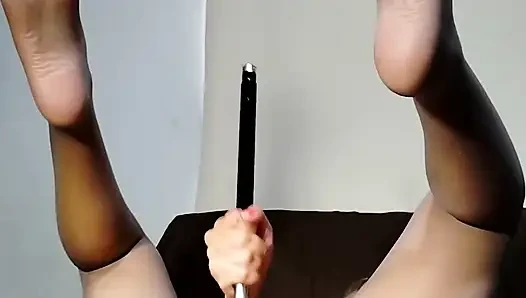 Aku pengen banget dientot habis-habisan sambil pakai stoking