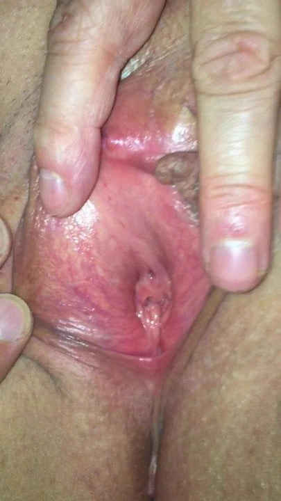 moldovian mature plays pussy