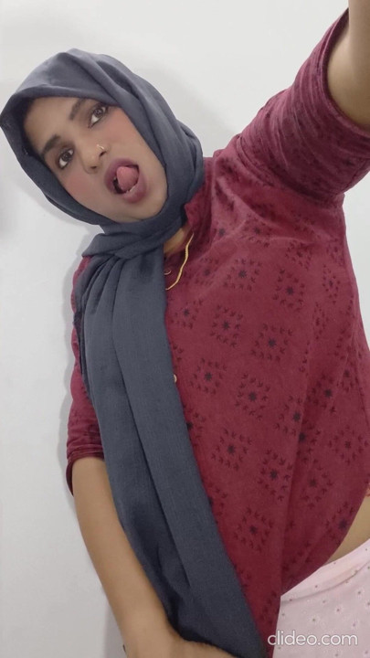 SEXY SHEMALE HOT HANDJOB
