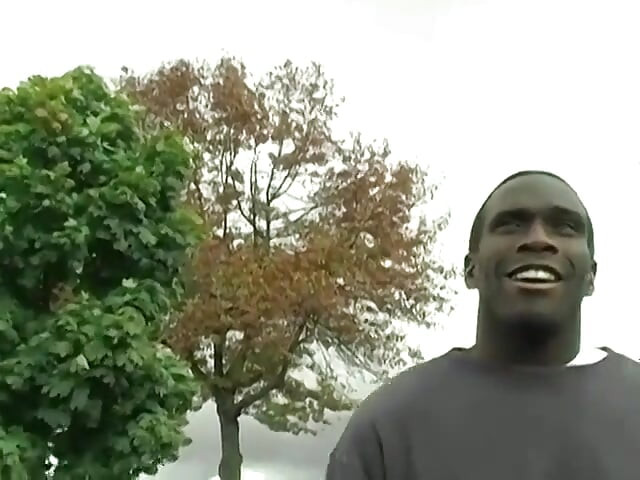 Big Buff Dude Gets Scammed