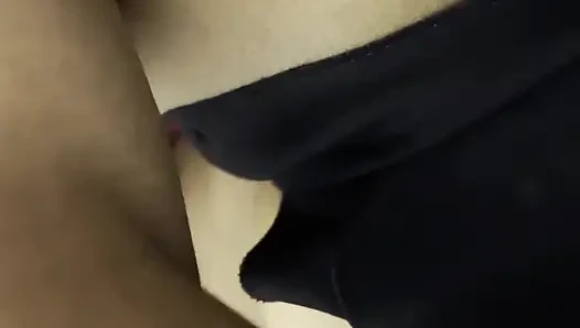 Ich finde meine kleine stiefschwester nackt in meinem zimmer liegen und ich fühle, sie hart zu ficken und sie in ihren sehr reichen arsch zu hämmern