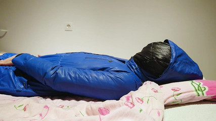 Shiny parka and downjacket breathplay