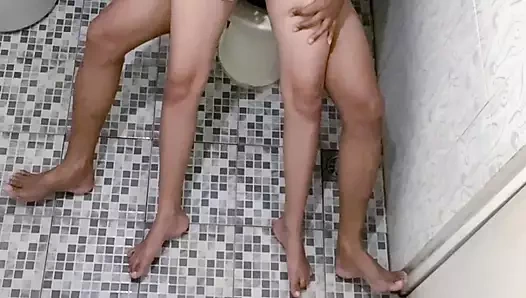 Viral rekaman ngintip pasangan mesum di toilet kampus