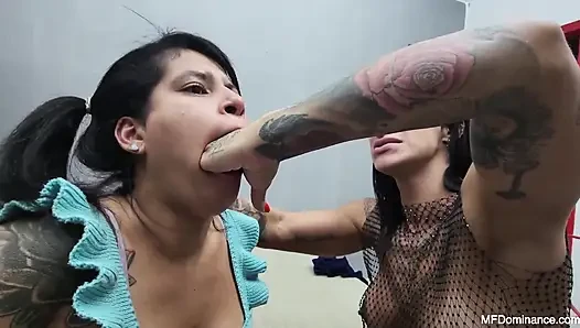 Sara MILF's Deep Hands Domination