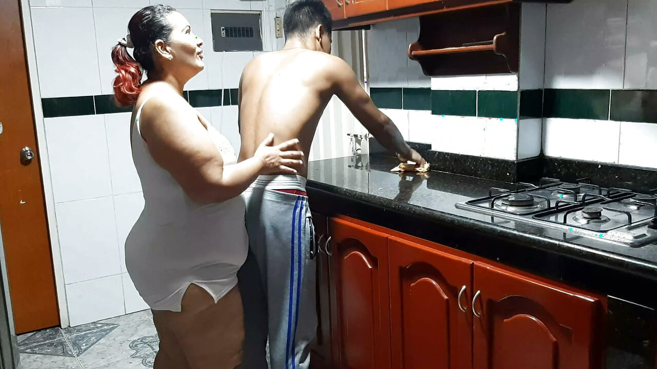 A milf BBW begerjed a mostohafiától