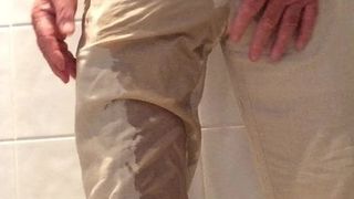 Plassen in zijdezachte boxers en een lichte zomerbroek