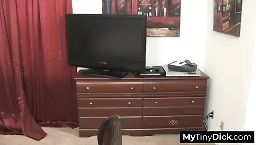 Büyük dildolu seksi bebek Victoria orgazm talep ediyor