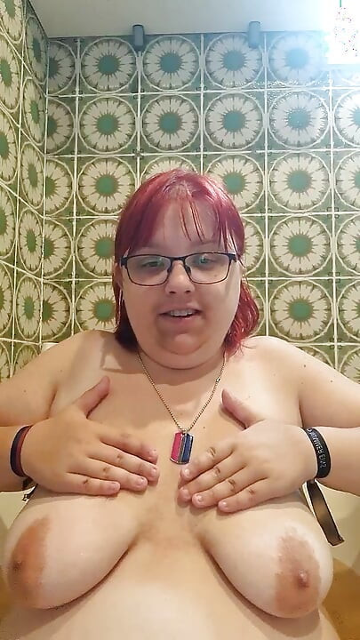 Krava muzara ponovno se oprala uživo na Cam4.