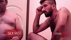 Bromance orientale: deux frères arabes se branlent - gay arabe