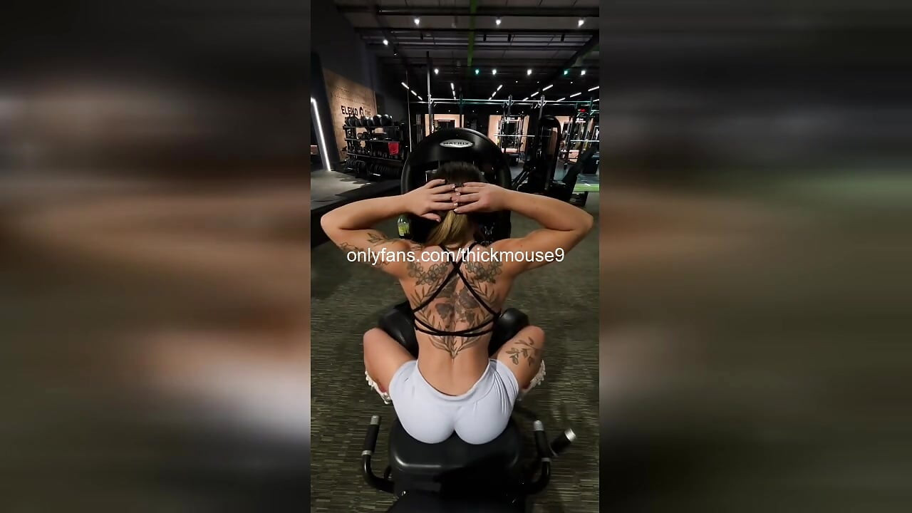 Tiktoker devojku jebe njen fan na insta livestream