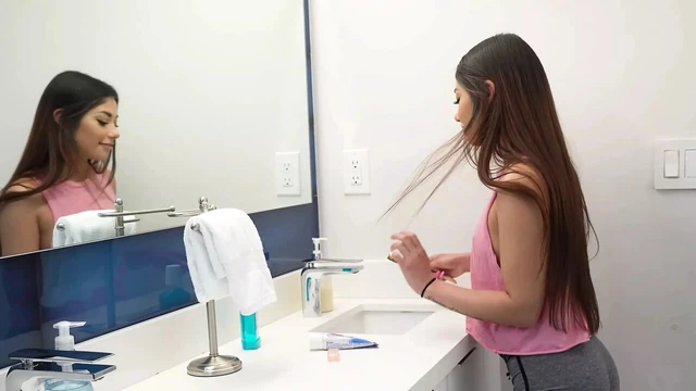 Older Stepdad Can't Stop Fucking His Horny Teen Stepdaughter