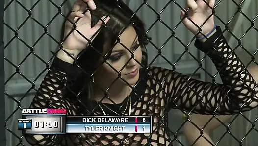 Sarışın sürtük büyük bir yarak için bacaklarını genişletiyor