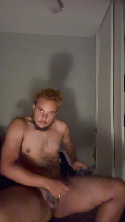 หนุ่มผิวขาวตีอึของเขา