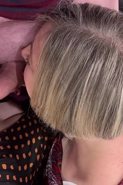 Strip Darts kongkek bertiga