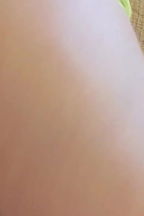 Schwänze &spielzeug Szene-1_redhead Stela beginnt mit ihrem dildo und endet mit einem großen schwanz