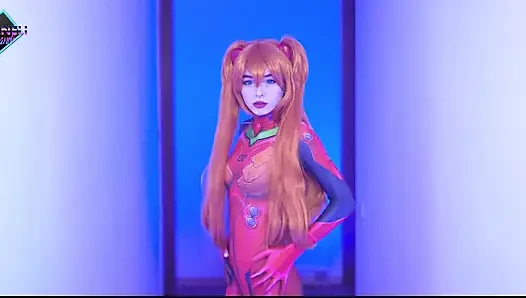 Asuka langley trainiert ihre engen bedürftigen löcher