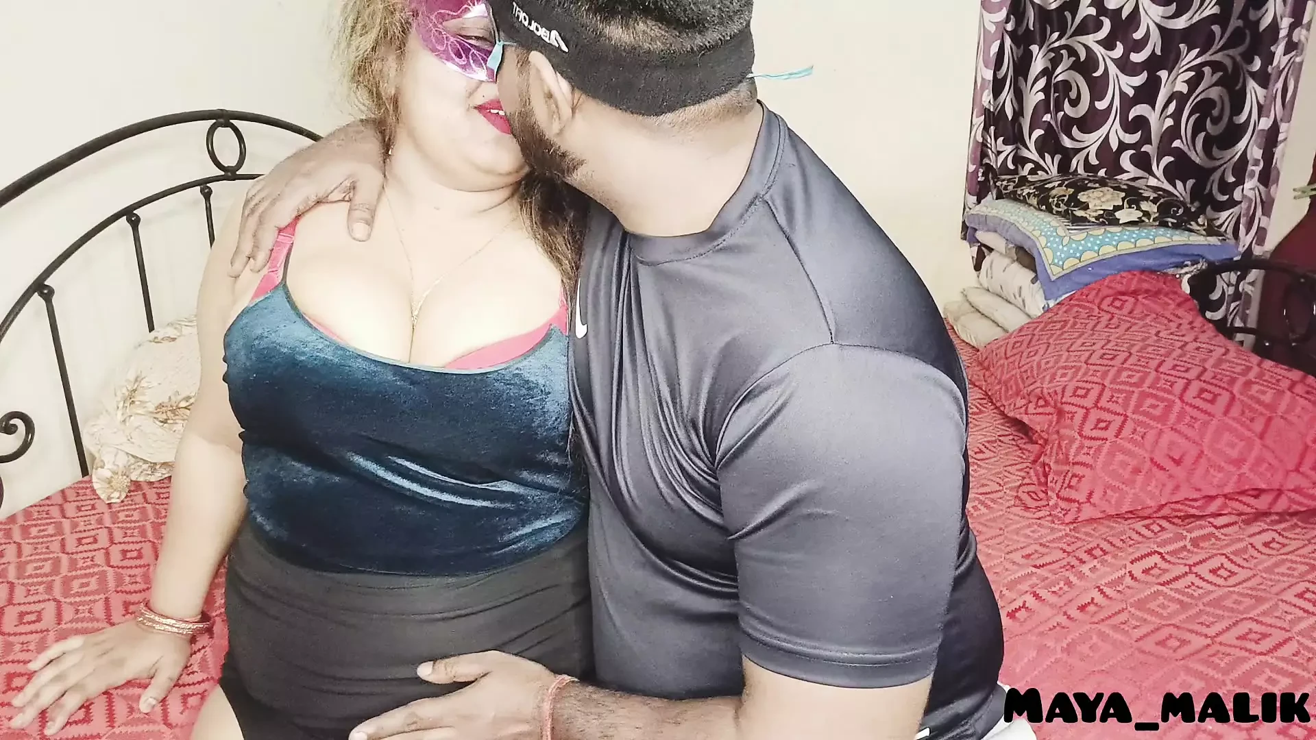 Kawan ibu meninggalkan awek muda dengan sangat teruk selepas mendapati dia bersendirian di rumah