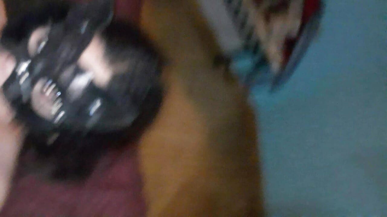 velhos beijando jovem close-up