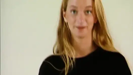 Cewek seksi jerman dengan lingerie seksi ini dientot habis-habisan sambil pakai lingerie