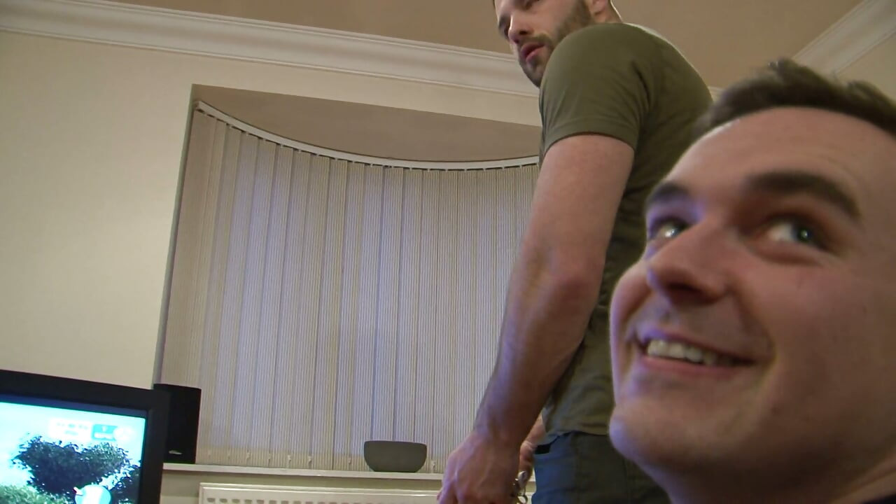 Blondýnka s velkými prsy je ošukaná jejím nevlastním synem