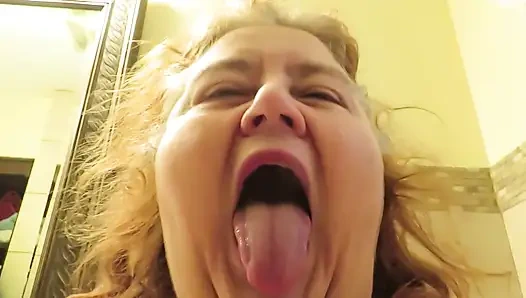 Aku menguasaimu dengan lidah budakku