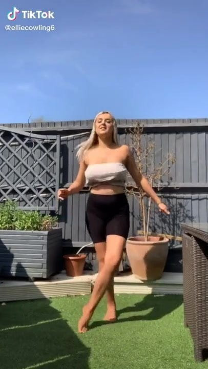 Sexy girl shaking her ass