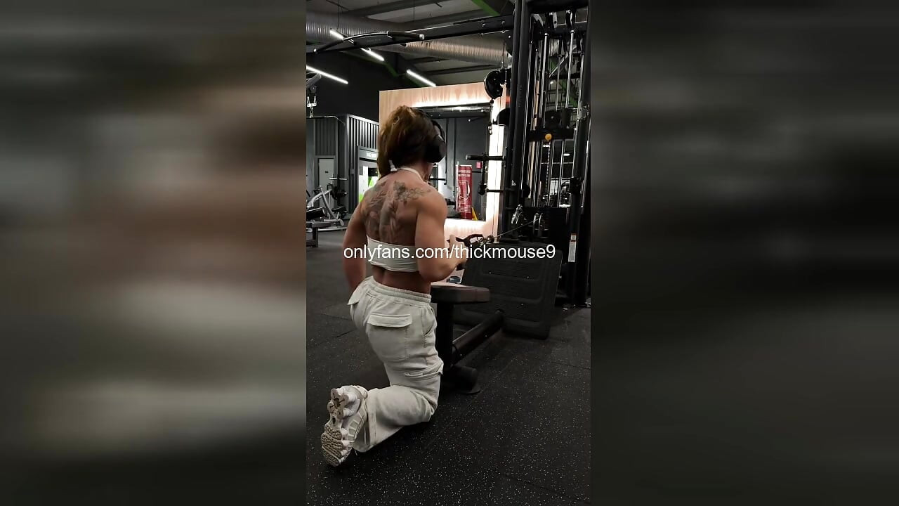 틱톡 사고 18살 라이브스트림 중 크리미한 보지 누출