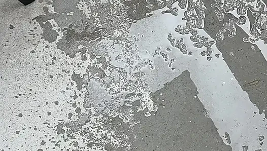 İlk Dağda Bir Balkonda Küçük Fransız Fışkırtma