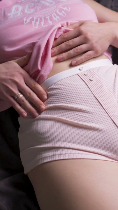 내 작은 낙타발 음부 자랑하기 | 클립 1