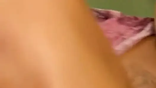Çok ateşli Rus orta yaşlı seksi kadın götten sikiliyor!